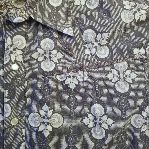 Patagonia Organic Cotton Patterned Button Down - Picture 7 of 7